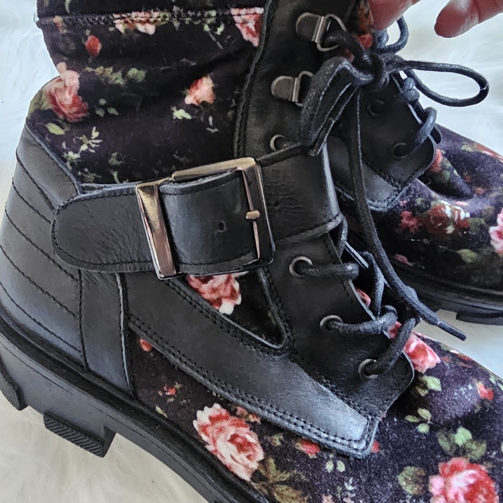 Topshop Black Floral Combat Boots - Picture 3 of 10